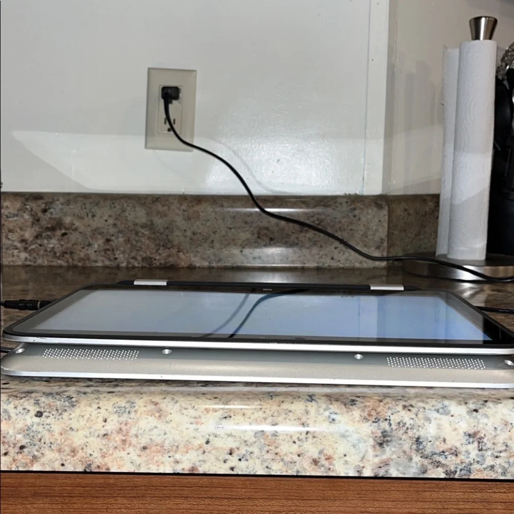 Hp Pavilion x360 2 in 1 laptop/tablet
